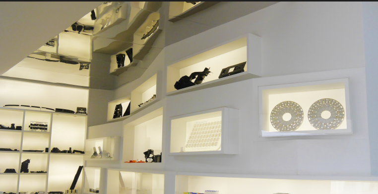 广东蓝光智能科技有限公司新能源汽车、医疗耗材、光通信和消费电子领域产品图